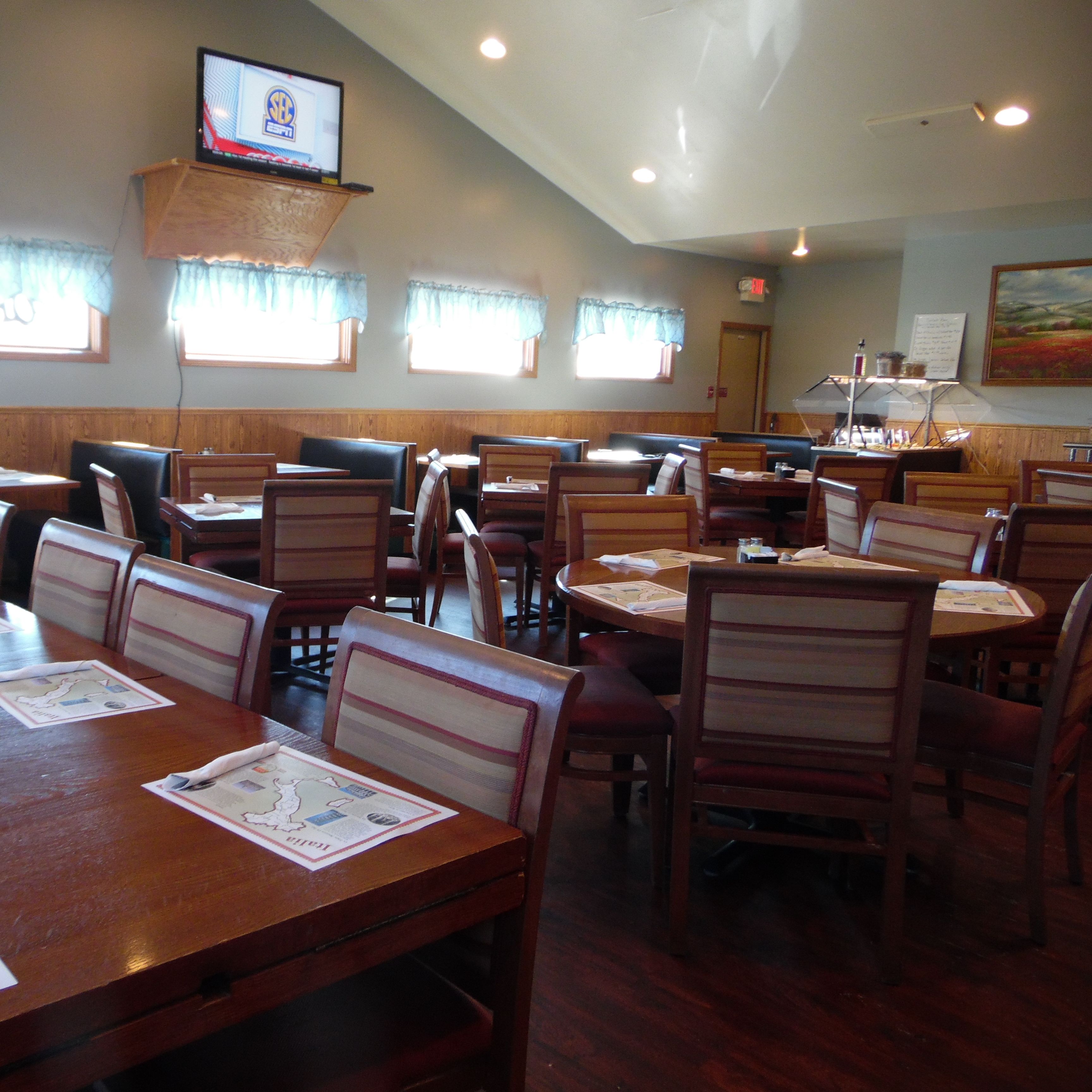 Halftime Restaurant Pizza & Cocktails Pizza Restaurant in Ottawa, IL